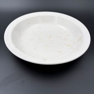 Plat rond en porcelaine de la marque Digoin